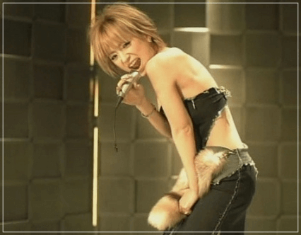 浜崎あゆみ2001年のシングル「evolution」のミュージックビデオ